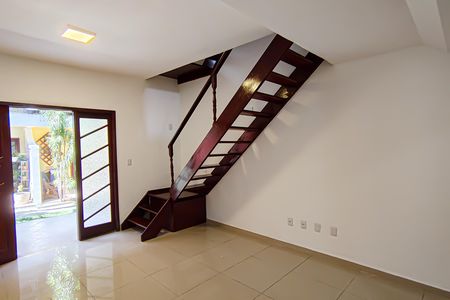 Casa de condomínio para alugar com 120m², 4 quartos e 1 vaga Casa de condomínio para alugar com 120m², 4 quartos e 1 vagasala