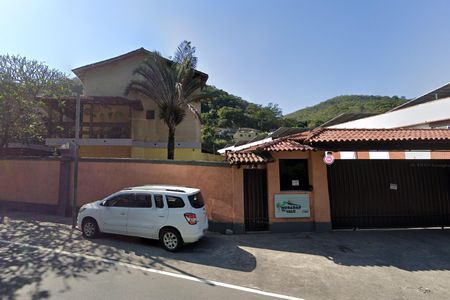 Casa de condomínio para alugar com 120m², 4 quartos e 1 vaga Casa de condomínio para alugar com 120m², 4 quartos e 1 vagafachada