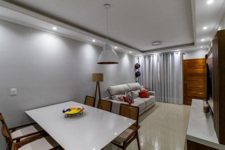 Casa à venda com 120m², 3 quartos e 2 vagas Casa à venda com 120m², 3 quartos e 2 vagasSala