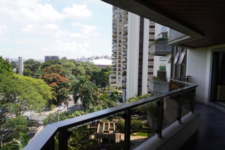 Apartamento à venda com 305m², 4 quartos e 4 vagasVaranda