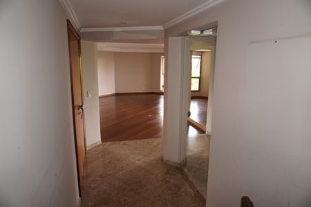 Apartamento à venda com 305m², 4 quartos e 4 vagasCorredor