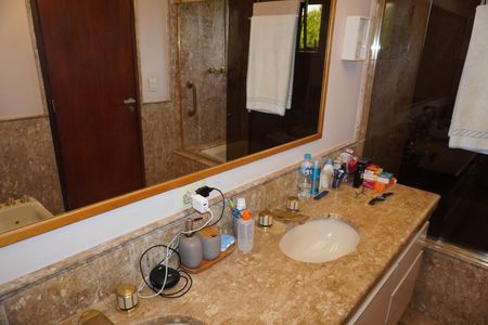 Apartamento à venda com 305m², 4 quartos e 4 vagasBanheiro Suíte 2