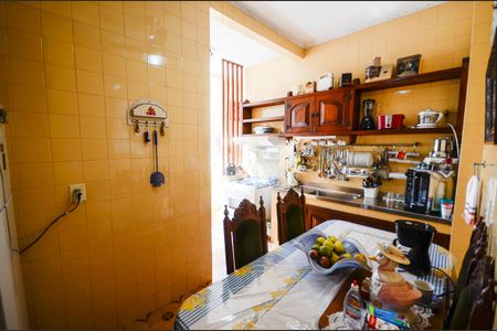 Apartamento à venda com 100m², 2 quartos e 2 vagasCozinha