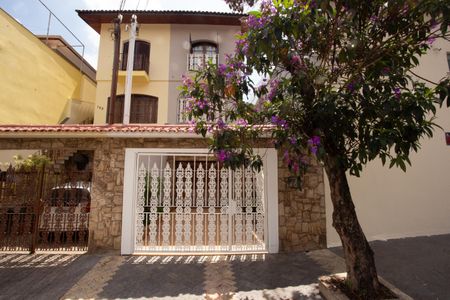 Casa à venda com 220m², 4 quartos e 3 vagas Casa à venda com 220m², 4 quartos e 3 vagasFACHADA