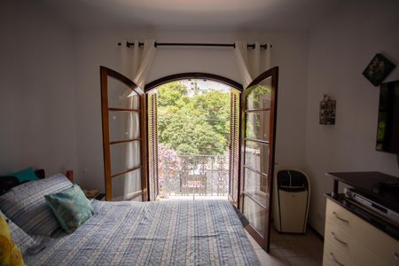 Casa à venda com 220m², 4 quartos e 3 vagas Casa à venda com 220m², 4 quartos e 3 vagasQUARTO 1