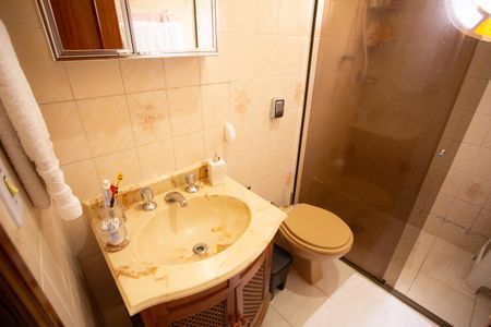 Casa à venda com 220m², 4 quartos e 3 vagas Casa à venda com 220m², 4 quartos e 3 vagasBANHEIRO