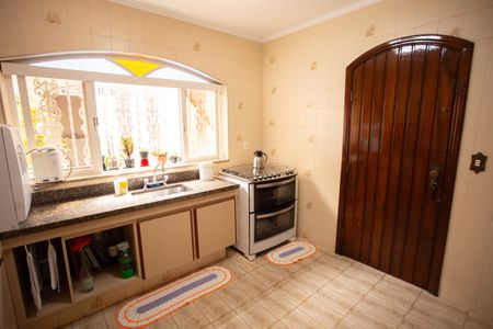 Casa à venda com 220m², 4 quartos e 3 vagas Casa à venda com 220m², 4 quartos e 3 vagasCOZINHA