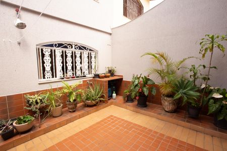 Casa à venda com 220m², 4 quartos e 3 vagas Casa à venda com 220m², 4 quartos e 3 vagasÁREA EXTERNA