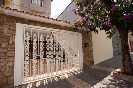 Casa à venda com 220m², 4 quartos e 3 vagas Casa à venda com 220m², 4 quartos e 3 vagasFACHADA