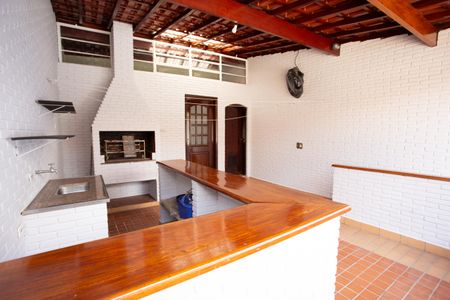 Casa à venda com 220m², 4 quartos e 3 vagas Casa à venda com 220m², 4 quartos e 3 vagasÁREA GOURMET