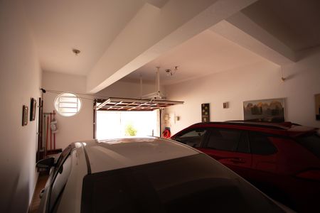 Casa à venda com 220m², 4 quartos e 3 vagas Casa à venda com 220m², 4 quartos e 3 vagasGARAGEM