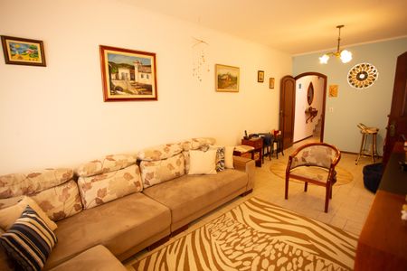 Casa à venda com 220m², 4 quartos e 3 vagas Casa à venda com 220m², 4 quartos e 3 vagasSala