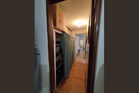 Casa à venda com 113m², 2 quartos e sem vaga Casa à venda com 113m², 2 quartos e sem vagaCorredor e dispensa