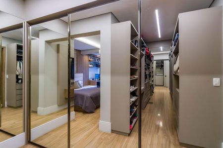 Apartamento à venda com 163m², 3 quartos e 3 vagas Apartamento à venda com 163m², 3 quartos e 3 vagas
Closet Suíte 1