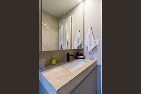 Apartamento à venda com 163m², 3 quartos e 3 vagas Apartamento à venda com 163m², 3 quartos e 3 vagasBanheiro Suíte 1