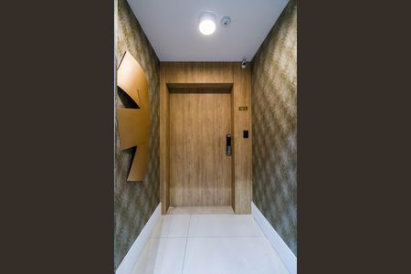 Apartamento à venda com 163m², 3 quartos e 3 vagas Apartamento à venda com 163m², 3 quartos e 3 vagasEntrada