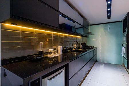 Apartamento à venda com 163m², 3 quartos e 3 vagas Apartamento à venda com 163m², 3 quartos e 3 vagasCozinha