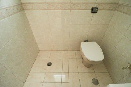 Casa para alugar com 173m², 3 quartos e 2 vagas Casa para alugar com 173m², 3 quartos e 2 vagasBanheiro Social 2