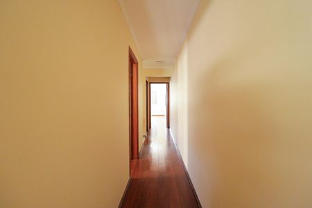 Casa para alugar com 173m², 3 quartos e 2 vagas Casa para alugar com 173m², 3 quartos e 2 vagasCorredor