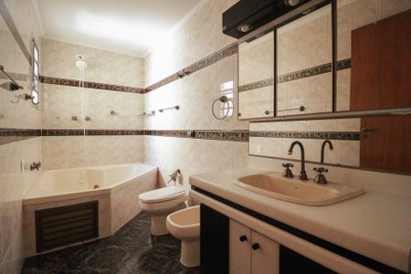 Casa para alugar com 173m², 3 quartos e 2 vagas Casa para alugar com 173m², 3 quartos e 2 vagasBanheiro Social