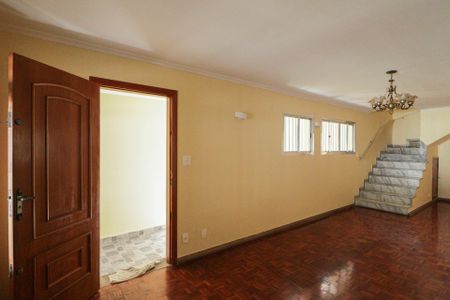 Casa para alugar com 173m², 3 quartos e 2 vagas Casa para alugar com 173m², 3 quartos e 2 vagasSala
