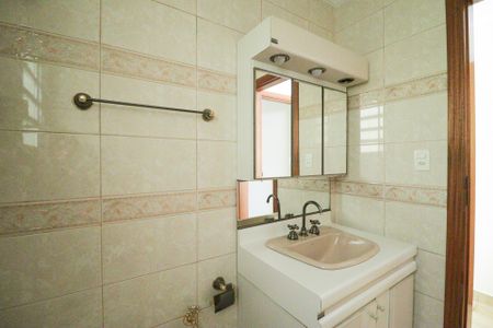 Casa para alugar com 173m², 3 quartos e 2 vagas Casa para alugar com 173m², 3 quartos e 2 vagasBanheiro Social 2