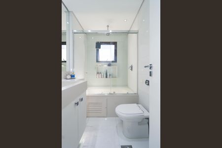 Apartamento à venda com 150m², 3 quartos e 3 vagas Apartamento à venda com 150m², 3 quartos e 3 vagasBanheiro da Suíte 1
