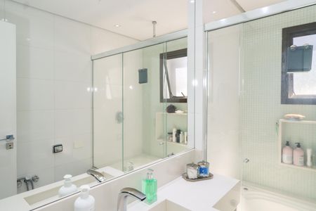 Apartamento à venda com 150m², 3 quartos e 3 vagas Apartamento à venda com 150m², 3 quartos e 3 vagasBanheiro da Suíte 1