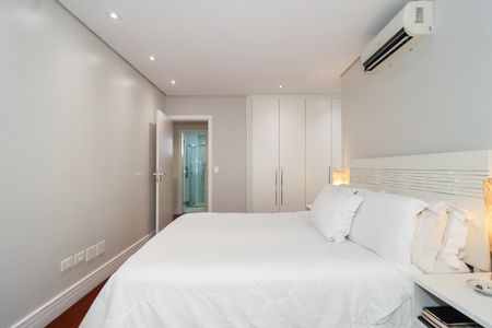 Apartamento à venda com 150m², 3 quartos e 3 vagas Apartamento à venda com 150m², 3 quartos e 3 vagasSuíte 1