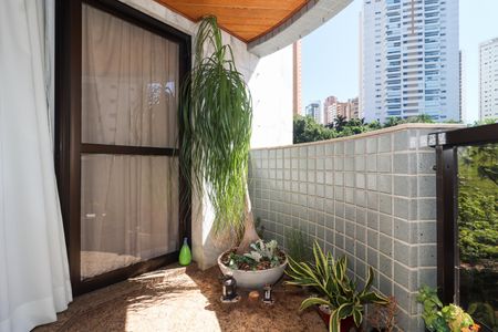 Apartamento à venda com 150m², 3 quartos e 3 vagas Apartamento à venda com 150m², 3 quartos e 3 vagasVaranda da Sala