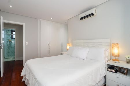 Apartamento à venda com 150m², 3 quartos e 3 vagas Apartamento à venda com 150m², 3 quartos e 3 vagasSuíte 1