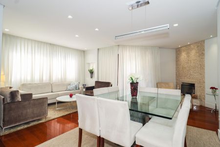 Apartamento à venda com 150m², 3 quartos e 3 vagas Apartamento à venda com 150m², 3 quartos e 3 vagasSala