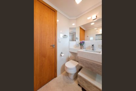 Apartamento para alugar com 51m², 2 quartos e 1 vaga Apartamento para alugar com 51m², 2 quartos e 1 vagaBanheiro social