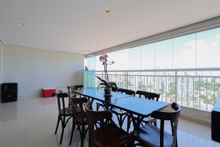 Apartamento à venda com 120m², 3 quartos e 2 vagasVaranda 