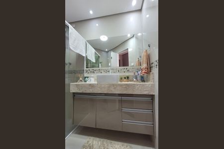 Casa à venda com 180m², 2 quartos e 3 vagasBanheiro