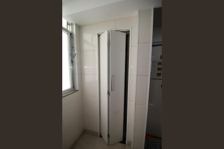 Apartamento à venda com 77m², 2 quartos e 1 vagaDispença