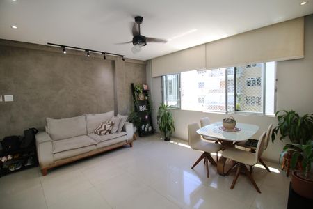 Apartamento à venda com 77m², 2 quartos e 1 vagaSala