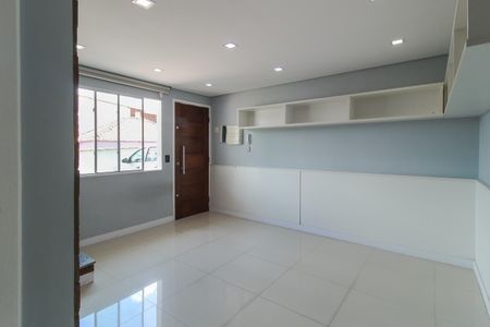 Casa de condomínio para alugar com 78m², 2 quartos e 2 vagasSala