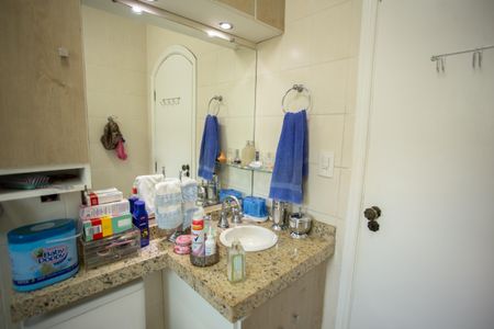 Casa à venda com 166m², 3 quartos e 2 vagasBanheiro do Quarto 1