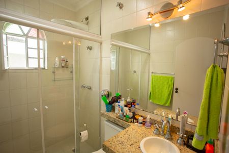 Casa à venda com 166m², 3 quartos e 2 vagasBanheiro