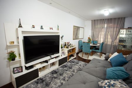 Casa à venda com 166m², 3 quartos e 2 vagasSala