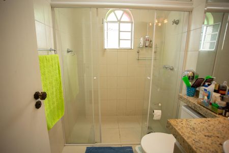 Casa à venda com 166m², 3 quartos e 2 vagasBanheiro