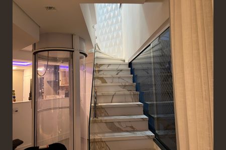 Apartamento à venda com 410m², 3 quartos e 3 vagasEscada