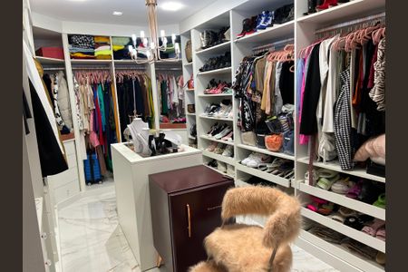 Apartamento à venda com 410m², 3 quartos e 3 vagasCloset