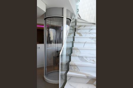 Apartamento à venda com 410m², 3 quartos e 3 vagasEscada