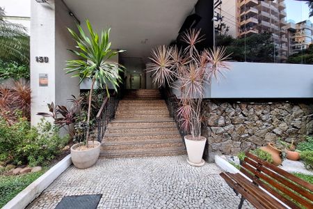 Apartamento à venda com 105m², 3 quartos e 1 vaga Apartamento à venda com 105m², 3 quartos e 1 vagaFachada