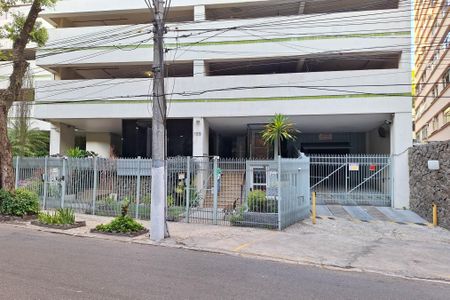 Apartamento à venda com 105m², 3 quartos e 1 vaga Apartamento à venda com 105m², 3 quartos e 1 vagaFachada