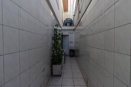 Casa à venda com 120m², 3 quartos e 2 vagas Casa à venda com 120m², 3 quartos e 2 vagasCorredor externo