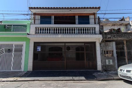 Casa à venda com 120m², 3 quartos e 2 vagas Casa à venda com 120m², 3 quartos e 2 vagasFachada