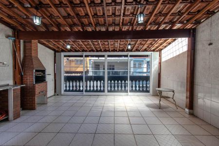 Casa à venda com 120m², 3 quartos e 2 vagas Casa à venda com 120m², 3 quartos e 2 vagasVaranda